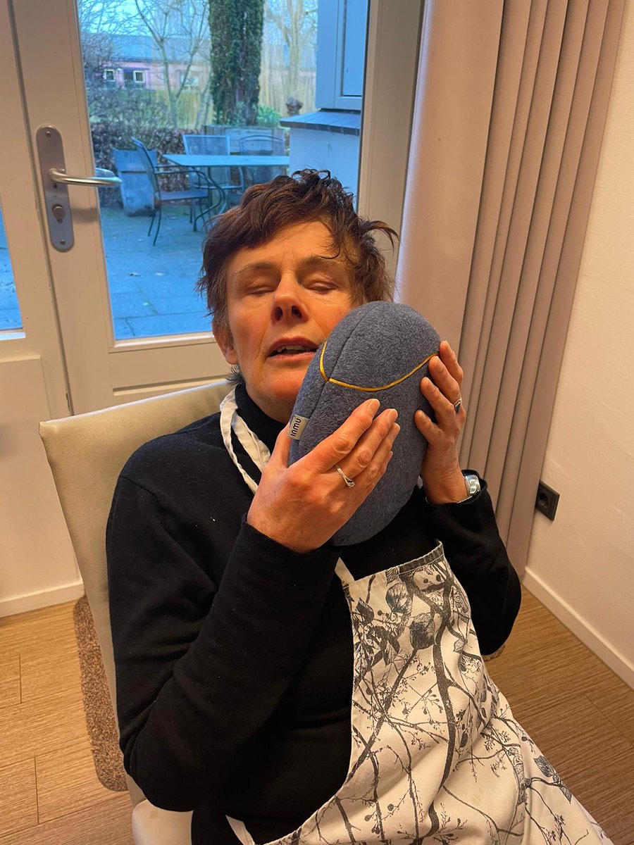 Technologische snufjes uitproberen om onze cliënten op welke manier ook te ondersteunen 
Hier zie je Ploni samen met de inmutouch 
Zie inmutouch.nl waar dit mooie product voor staat!
#zorg #innovatie #muziek