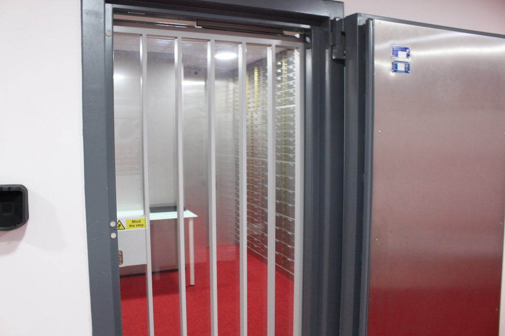 CardiffSafe's tweet image. It takes less than an hour to open a box with us, all you need is 2 forms of ID.

Book your appointment at: cardiffsafedeposit.co.uk/booking