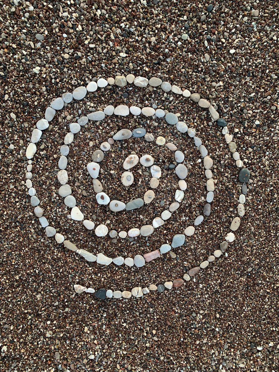 SadaHand's tweet photo. Varoluşun sürekli bir döngü halinde, 🌀kendimizden kendimize,
🌀bizden diğer tüm varlıklara,
🌀tüm varlıklardan bize,
🌀varoluşun kendisinden yine varoluşun kendisine,

aktığını farketmek
ve 
enerji akışını tüm hücrelerimizle alıp kabul etmek
bu gezegende ne yaratırdı? 
🌀 https://t.co/bEAowuPeyX