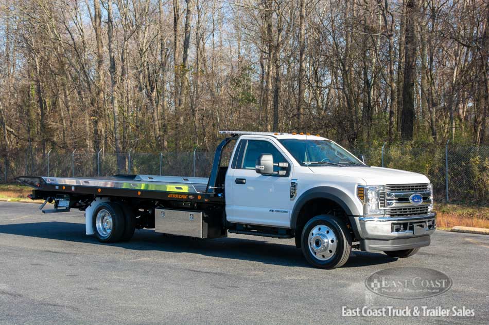 Stock#10906N - Get this new 2021 Ford F-650 Powerstroke V8 & Jerr-Dan 6T SRR-LPW. This rollback handles big jobs with ease. Equipped with a 12K main deck, 3500lb. wheel lift, Federal Signal lightbar, 60