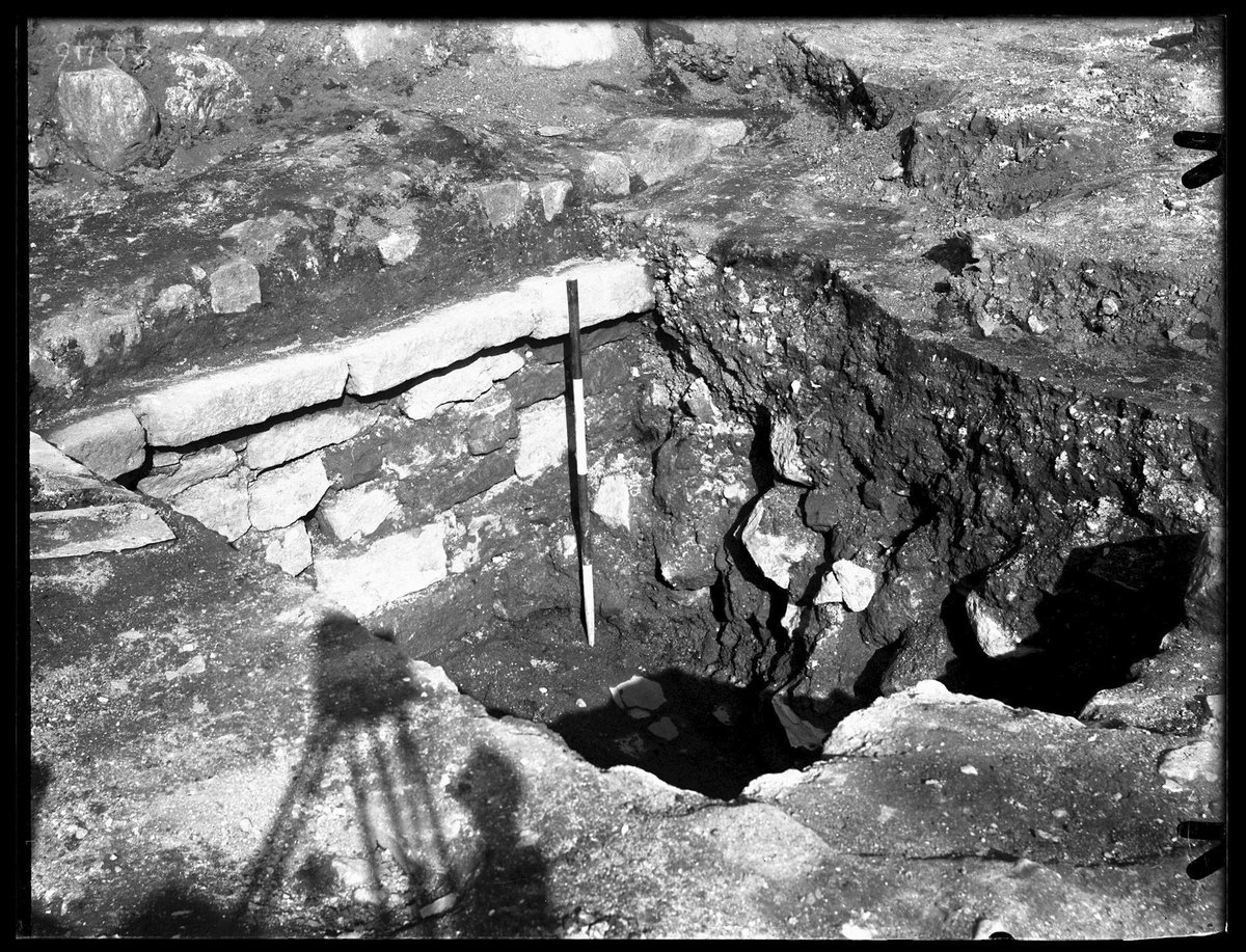The strong room / cellar of the headquarters building (principia) of Segontium Roman fort as first revealed during excavations by Tessa and Mortimer Wheeler 1920-3 Pic:  https://museum.wales/blog/2017-09-21/Capturing-the-Past--Segontium-Roman-Fort-in-Photographs/And in 2008 #RomanFortThursday