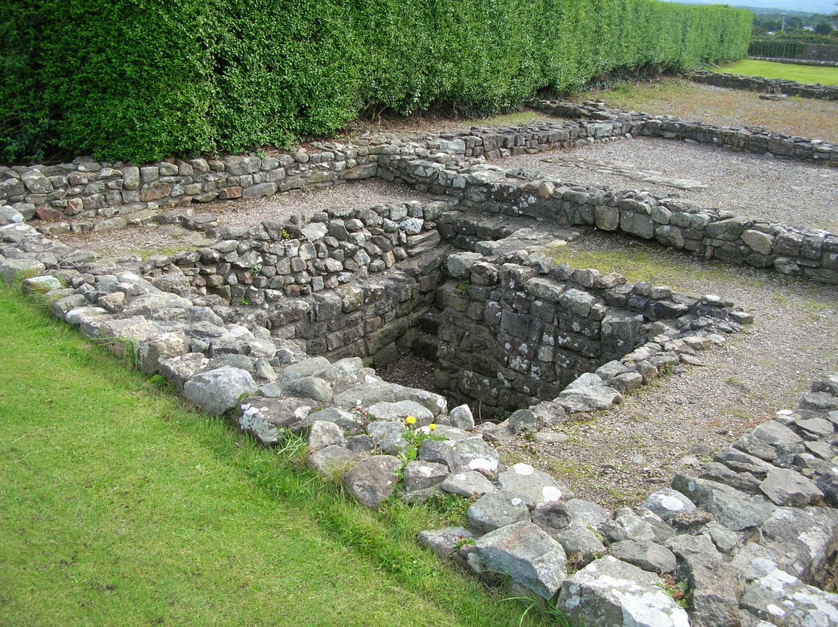 The strong room / cellar of the headquarters building (principia) of Segontium Roman fort as first revealed during excavations by Tessa and Mortimer Wheeler 1920-3 Pic:  https://museum.wales/blog/2017-09-21/Capturing-the-Past--Segontium-Roman-Fort-in-Photographs/And in 2008 #RomanFortThursday