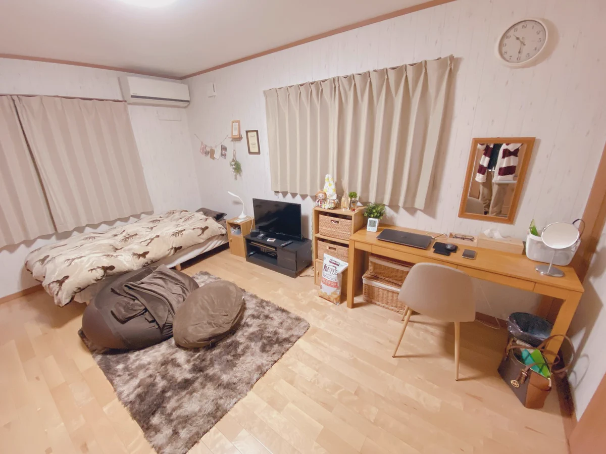 一面本棚？オシャレに見せかけたオタク部屋が素敵！