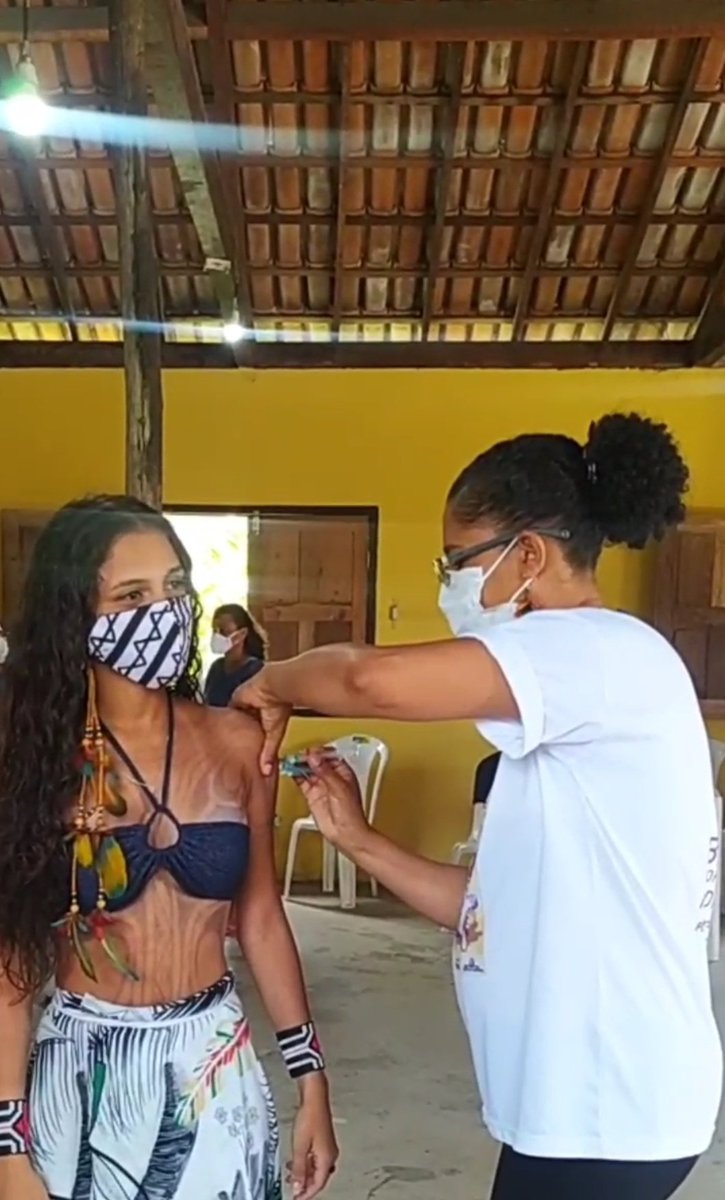 alice_pataxo's tweet photo. Acabei de ser vacinada 💉🐊
A primeira da família 🏹❤️ https://t.co/c9gl1EC0Zc