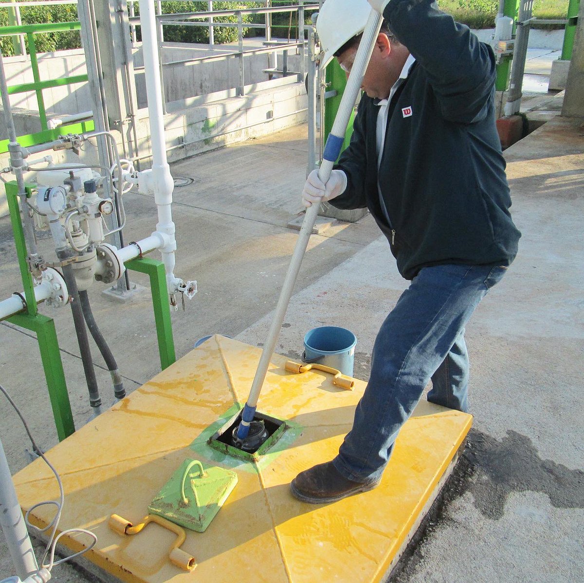 microanalisis's tweet photo. Para preservar la calidad del agua en sistemas hasta la entrega al consumidor, debe someterse a tratamientos de potabilización. Realizamos toma de muestras y análisis del agua de abastecimiento y distribución en sus instalaciones bajo los lineamientos de la NOM-127-SSA1-1994. https://t.co/4bYpLWrBqs