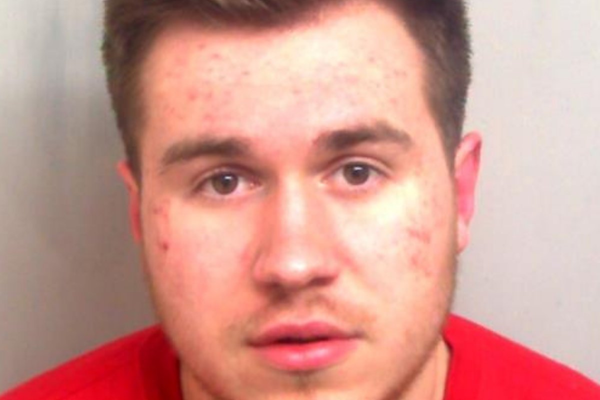 BBCEssex's tweet photo. Essex Police appeal for information about whereabouts of Benjamin Senior, 21, who's wanted after failing to appear at court. He has links to Colchester, Halstead, Earls Colne and Suffolk https://t.co/tMQEm0tKZV https://t.co/gnW3WP5Fg3
