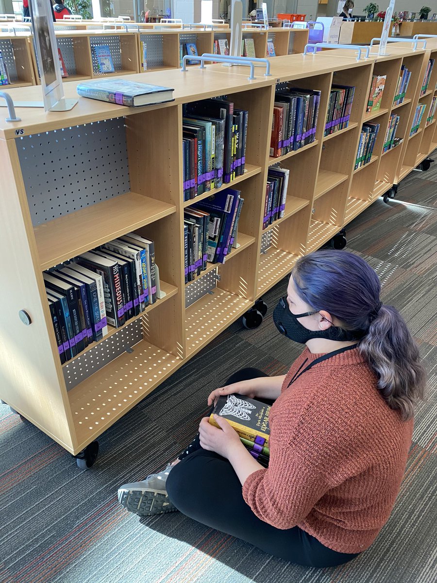 CarmenMangus's tweet photo. Seventh-graders from @thenglishnerd and @msbagnall811 were the first groups to visit the new library space. #PelionProwl #PelionMiddleLearningCommons https://t.co/QBmPRwwqMQ