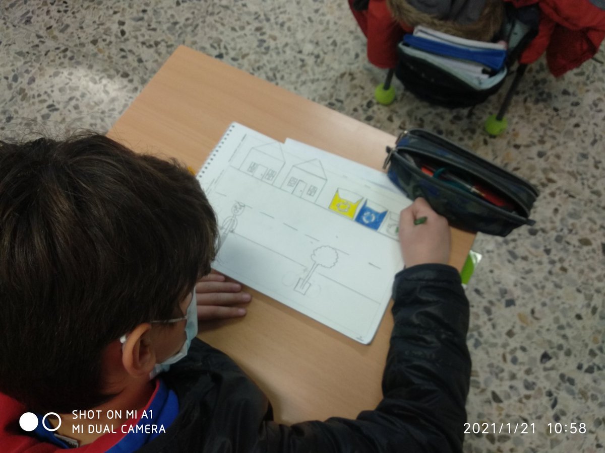 javiramossancha's tweet photo. Los alumnos de 5° de @colsangregorio continúan trabajando en el #proyectoIMPACTO que trabaja el #ODS11en los colegios #LaMennais de #España. Hoy hemos prototipado y reflexionado sobre las ciudades sostenibles #BetterTogether #ABP #ApS https://t.co/at63j3IhjH