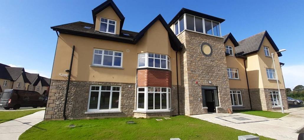 RediResiIreland's tweet photo. Recently, we were delighted to hand over 13, two-bedroom apartments to @TipperaryCoCo and @FocusIreland in Drummin Village, Nenagh.

We have now delivered 215 housing units to local authorities across Ireland, with plans for many more. 

#Housing #Nenagh #SocialHousing https://t.co/rWcqADL3H5