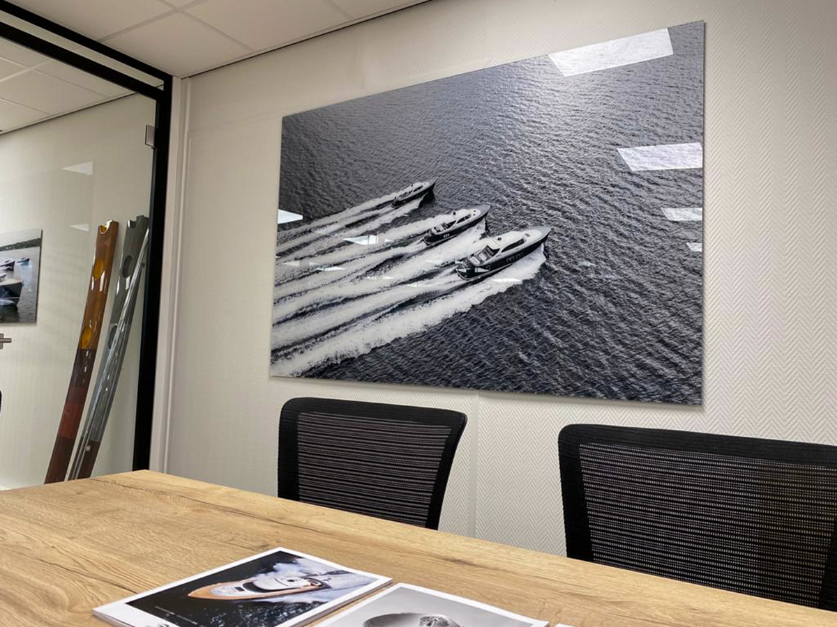 De jachten van Zeelander Yachts mogen gezien worden! 🤩
Wij mochten deze luxe fotopanelen voor hen maken om het nieuwe kantoor nóg mooier te maken.

Wat zou jij graag afdrukken op deze luxe #fotopanelen? vanderperk.nl/contact