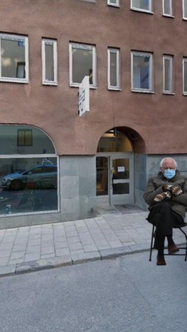 mr_festberg's tweet photo. Bernie huttrar utanför Vårdförbundet - Facket är viktigare än nånsin, nu ställer vi upp för varandra! https://t.co/6c61F3lHpq