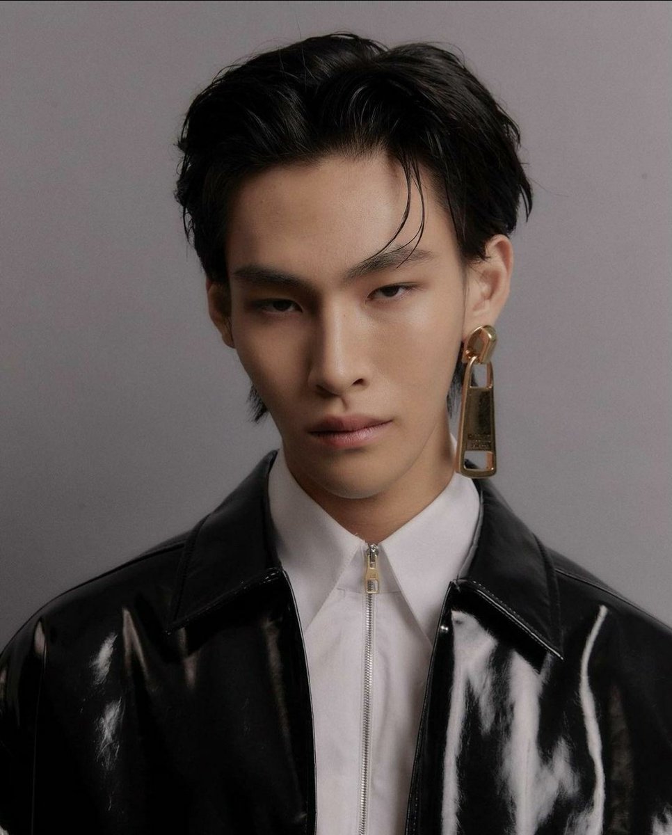 87. SUNG MINSEO.He is a model under Model Directors. He is completely focusing on his modeling career and has also walked on Milan Fashion Week.Instagram → minseo3327