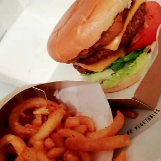 WhyNotRedditch's tweet photo. QUICK! Get on the Why Not Website and get your order in for Burger Shack Friday and Saturday or Takeaway Roasts on Sunday.

Or all three,  we're not here to judge! ❤

https://t.co/Vj2BdA3V2T https://t.co/Kt2eVJJgUk