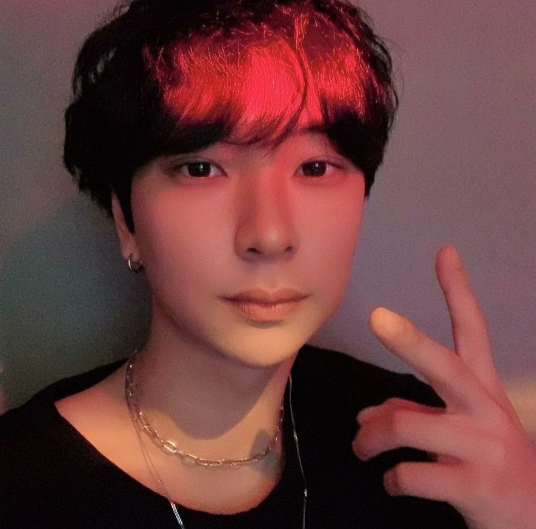 94. KIM JUNJAE.He has been posting his own self-produced songs on SoundCloud, and has been seen busking at cafes around South Korea. It is assumed he is no longer training under Think About Entertainment, but nothing is confirmed.Instagram → xido_jj