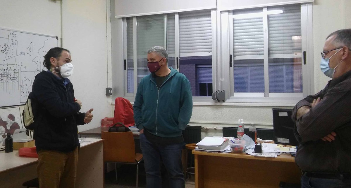 Esta semana nos hemos reunido con los compañeros del Departamento de Geología de la Universidad de Valencia, Plinio Montoya y Paco Ruiz, para poner en común avances y trabajar en  una campaña de micropaleontología🐭🐹🐰
#museosdeElche