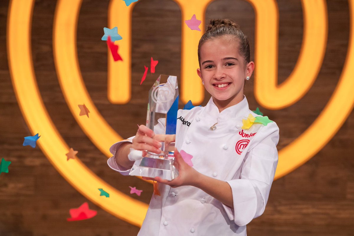 joanboschn's tweet photo. Aurora se convierte en la ganadora de ‘MasterChef Junior 8’ con un menú inspirado en su familia #MCJunior #MasterchefJunior8 #televisión https://t.co/aI4ys3liwj