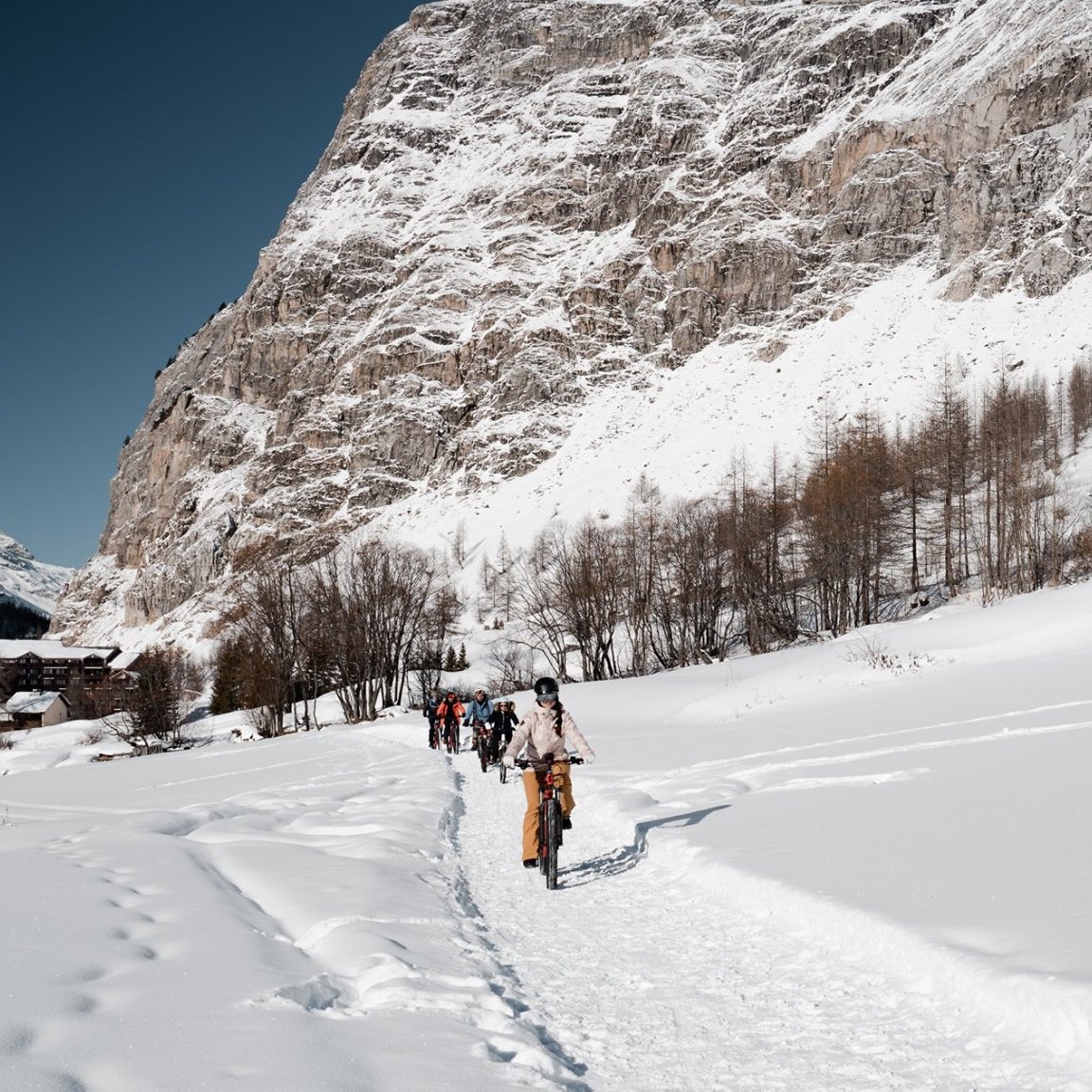 C’est officiel, les remontées mécaniques n’ouvriront pas cet hiver… Même sans le ski alpin, la montagne a plein d’autres activités à vous offrir ! 🗻☃️🛷⛸🎿🪂
Venez changer d’R !
#Sherpa #montagne #neige #vacances #RemontéesMécaniques