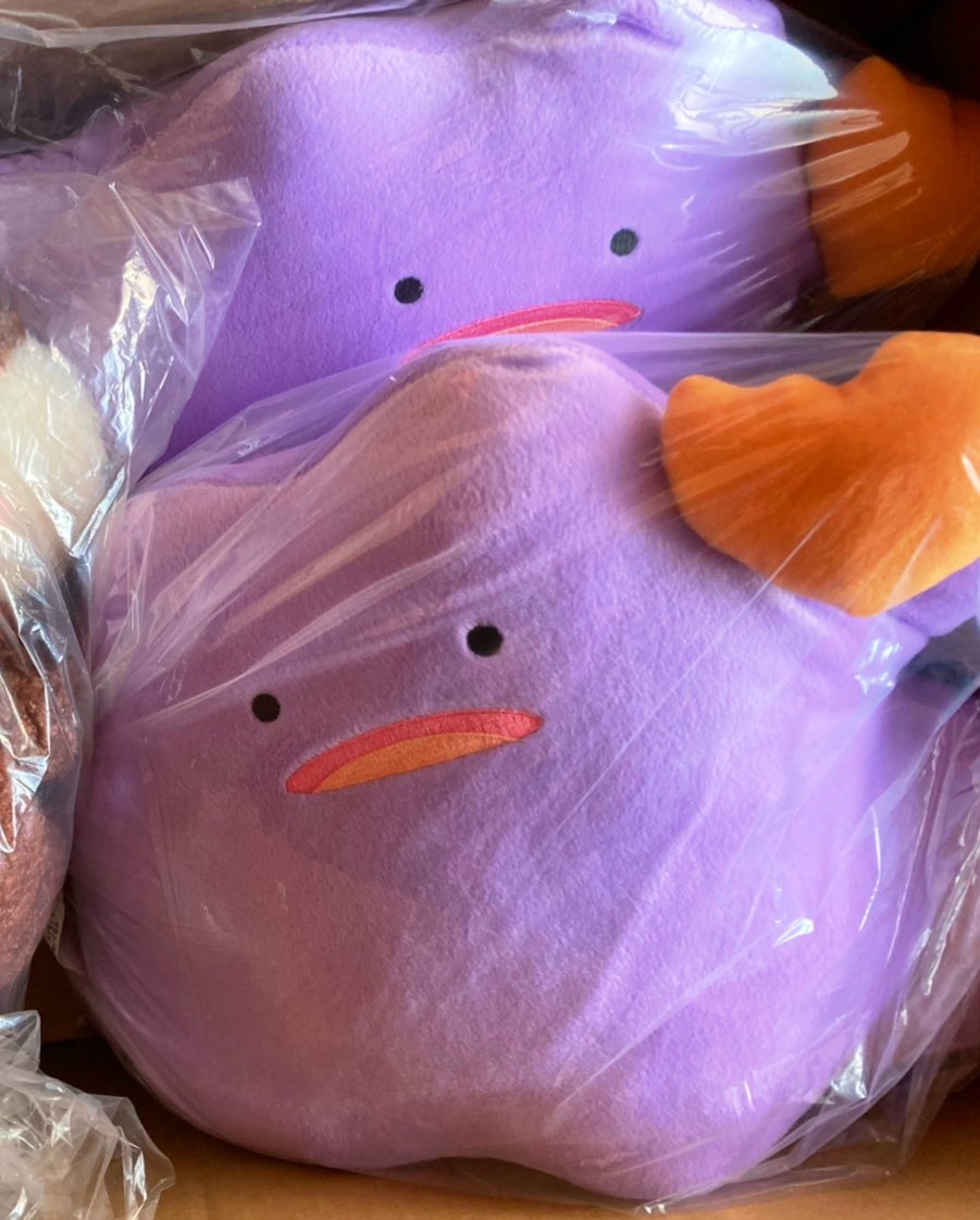 mfmf__gm's tweet photo. メタモンって昔ピンクな気がしてたけど友達に聞いたら昔から紫だよって言われた。この記憶は何🤔 https://t.co/wAsW2jL1N7