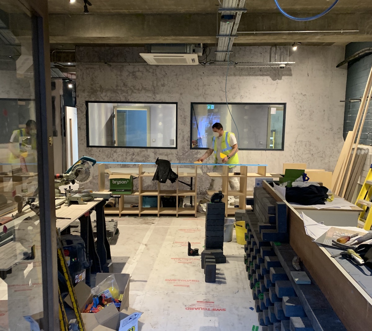 More to show from this wonderful fit-out and design of a basement bookshop/podcast studio. The team behind Glass House have excelled with the use of materials in this one, just look at that counter! 

@glasshousebricklane #bespokebybluecrow #FitOut #InteriorDesign