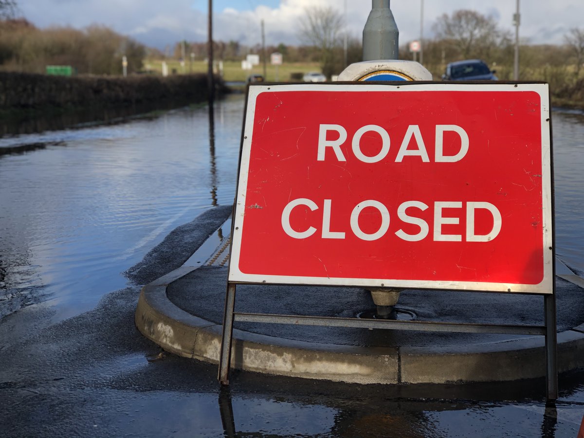 sthelenscouncil's tweet photo. 💦 Standing water 💦

Try to avoid driving through it. If a road is passable, proceed at 10mph – you can lose control of your vehicle at the usual speed limit.

Where we've closed roads, don't ignore the signs. We've had to send marshals to some areas to ensure they're not moved. https://t.co/EAGwk0rBZC