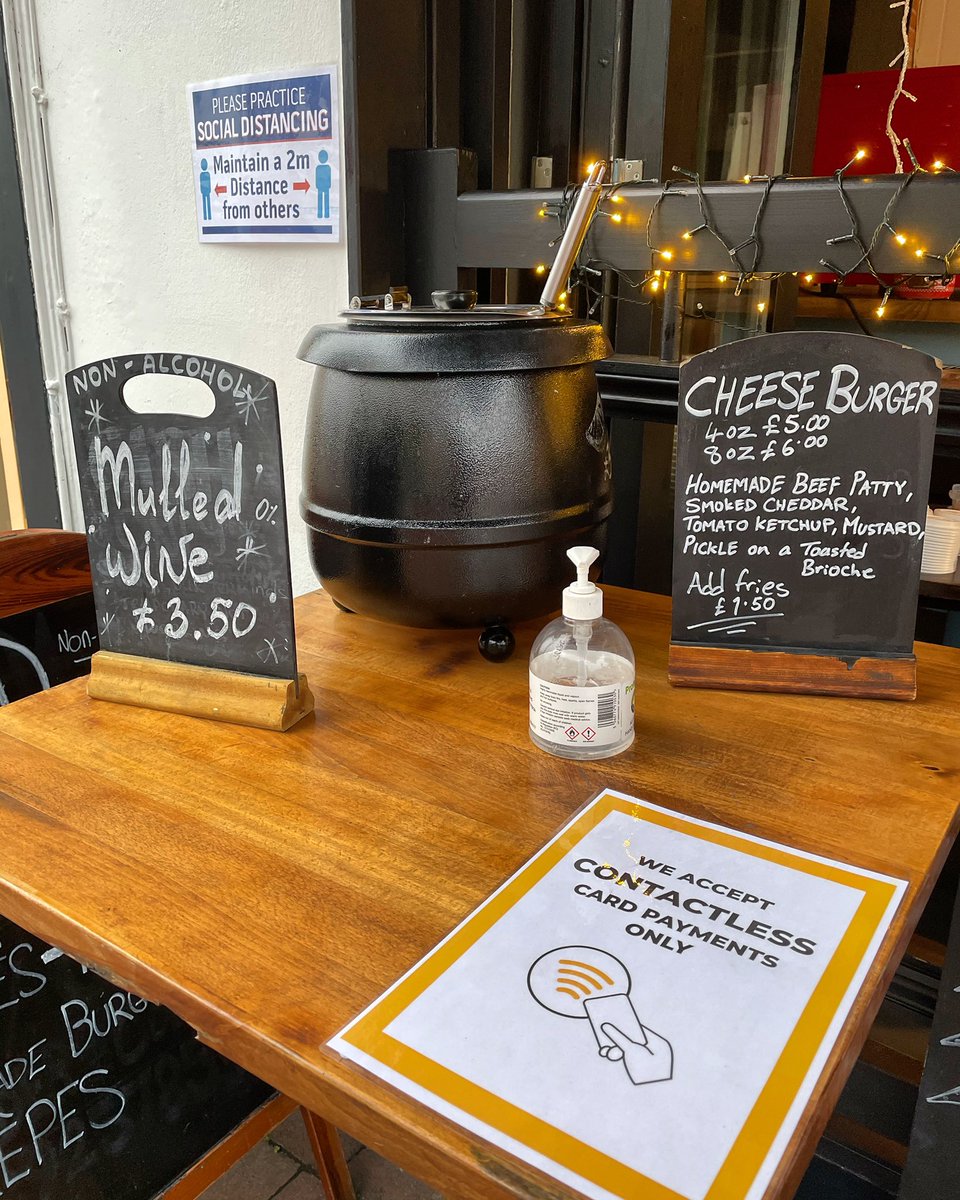 TheBedfordTW's tweet photo. We don’t like the look of an empty High street. So Lights up, music on!
Our window is open Thursday to Sunday 12pm until 6pm to serve you delicious hot soup, hot dogs, pizzas, burgers, chips, French crepes, freshly squeezed juices and non-alcoholic mulled wine.
#supportpubsafe https://t.co/IKP9gxIbWt