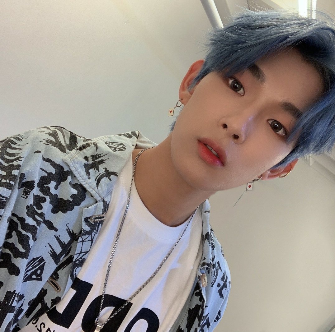 72. STEVEN KIM. He is a trainee under WIP Company; ready to debut in LUMINOUS in2021.His cover for LUMINOUS presentation → 