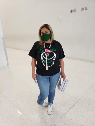 JPacheco2324's tweet photo. Be careful where you step there is glass everywhere! #Chucksandpearls2021 #Imstillspeaking #MadamVicePresidentKamalaHarris #GCode #womanempowerment #girlpower #AldineAnywhere @GarciaMS_AISD @DrKimMonette https://t.co/kRHM14GKyT
