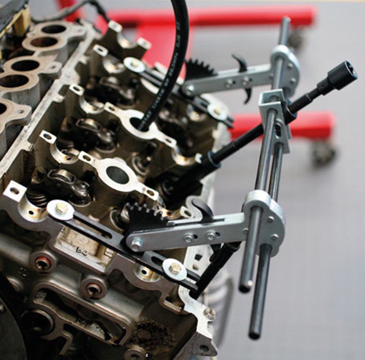 autojackuk's tweet image. We have a couple of valve spring compressors in our Autojack range. This VSC570 is designed to allow the removal of valve spring and valve stem oil seals with the cylinder head in place. #valvespring #valves #removaltool #automotive #garagetools #mechanics #cars #autojacktools