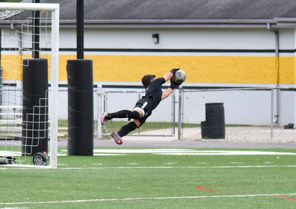 Ryanmiller394's tweet photo. I am so excited to announce my commitment to baldwin wallace university to continue my academic and athletic career. Thank you to my parents, teammates, and coaches for helping me get to where i am today. Can’t wait to be a yellowjacket this fall! @BWUMensSoccer @BeesBoysSoccer https://t.co/lMqnrkMCLI
