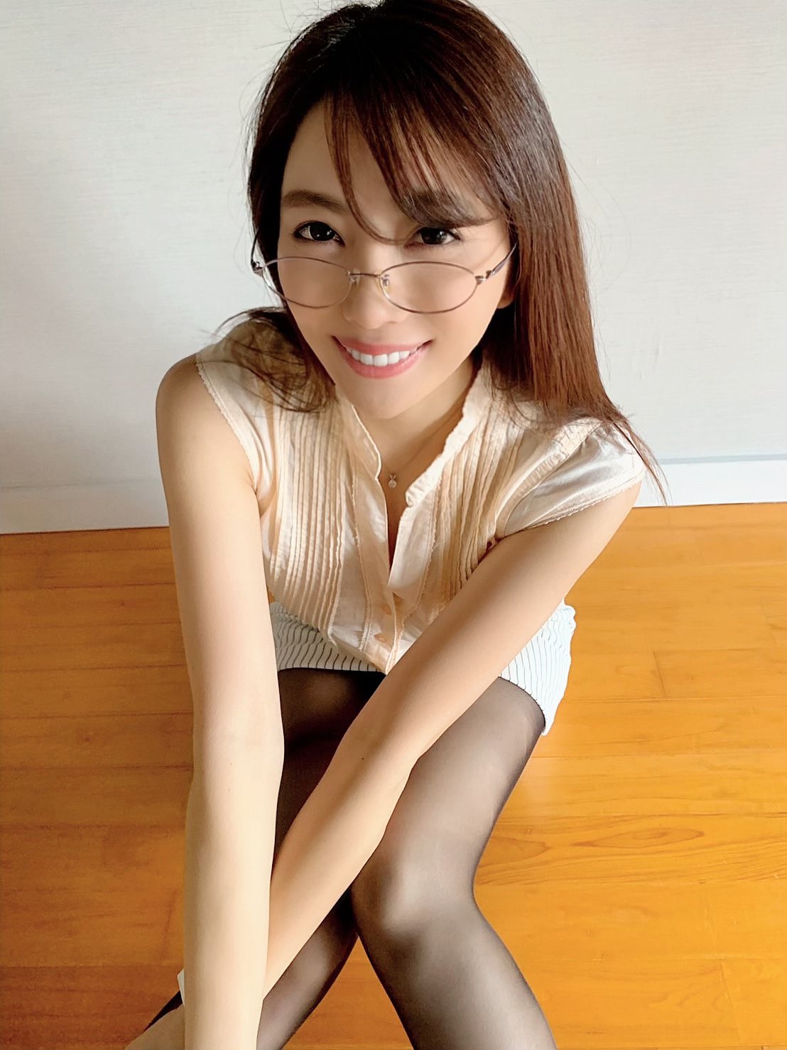 森咲智美高画質壁紙 森咲智美 直筆サイン入りチェキ 青っぽい 67