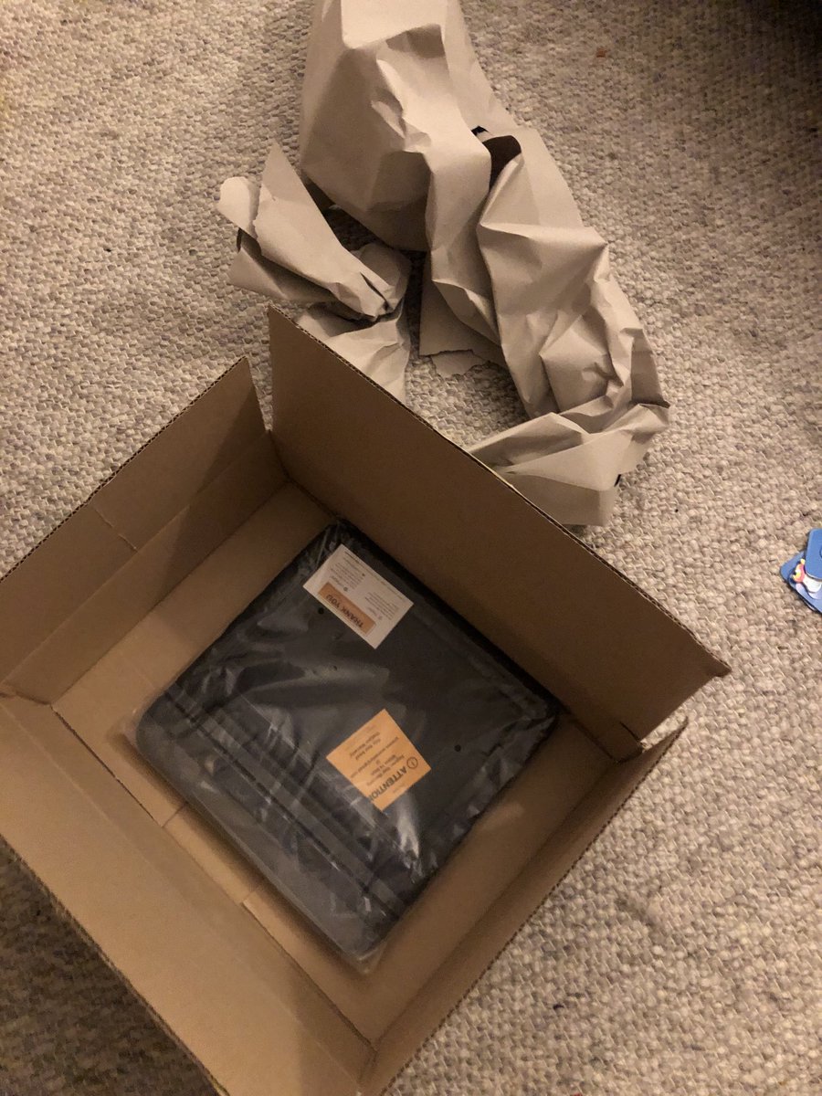 CrowdedEarth's tweet photo. Come on #Amazonuk #amazon. Do you REALLY need to send such a big box and paper to send an iPad cover? Don’t you realise that there is a climate crisis? #packaging https://t.co/Gut58Ou10t