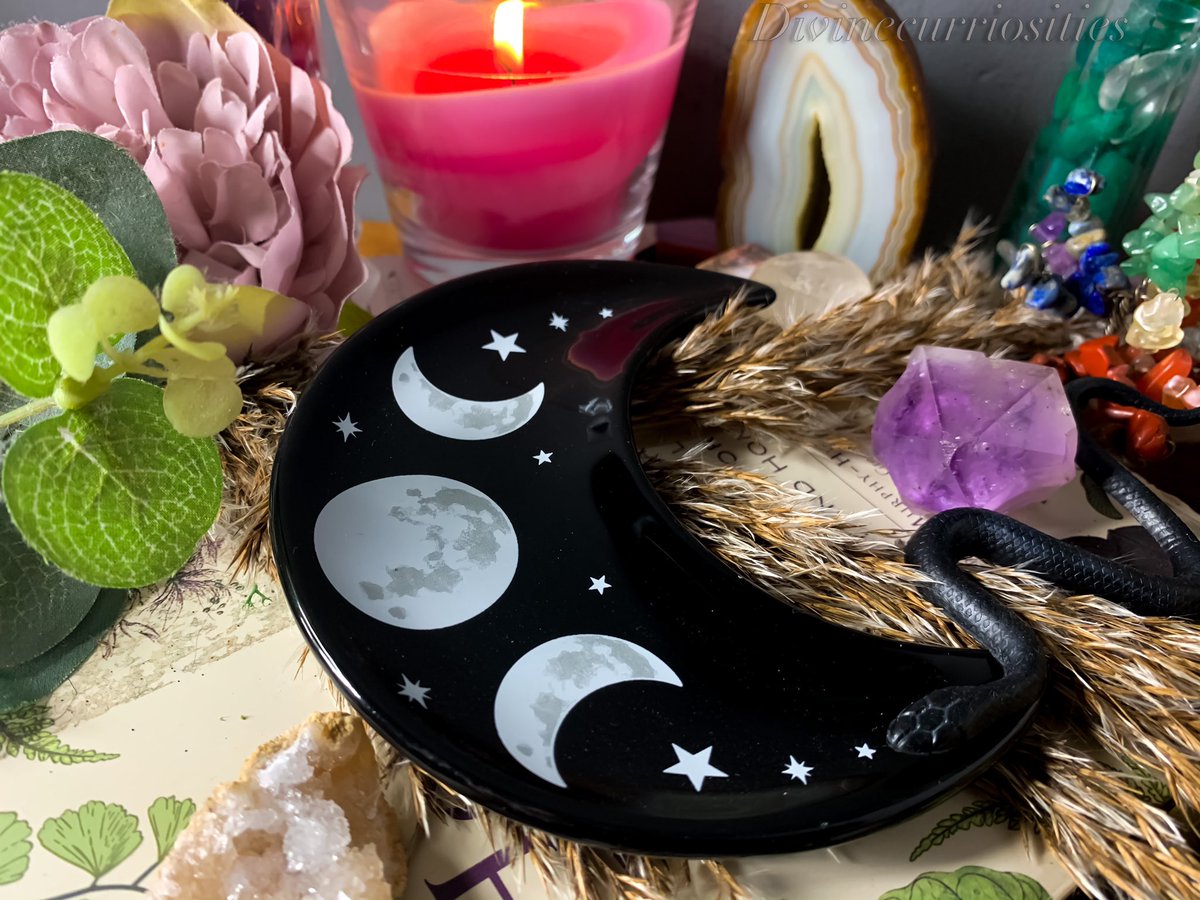 Another newbie being released tomorrow in my shop watch out for updates on page for time of release to grab yourself a #moonphase #ringdish #inbizhour #twittersisters #womeninbizhour 
#trinketdish #moonphases 

divinecurriosities.co.uk