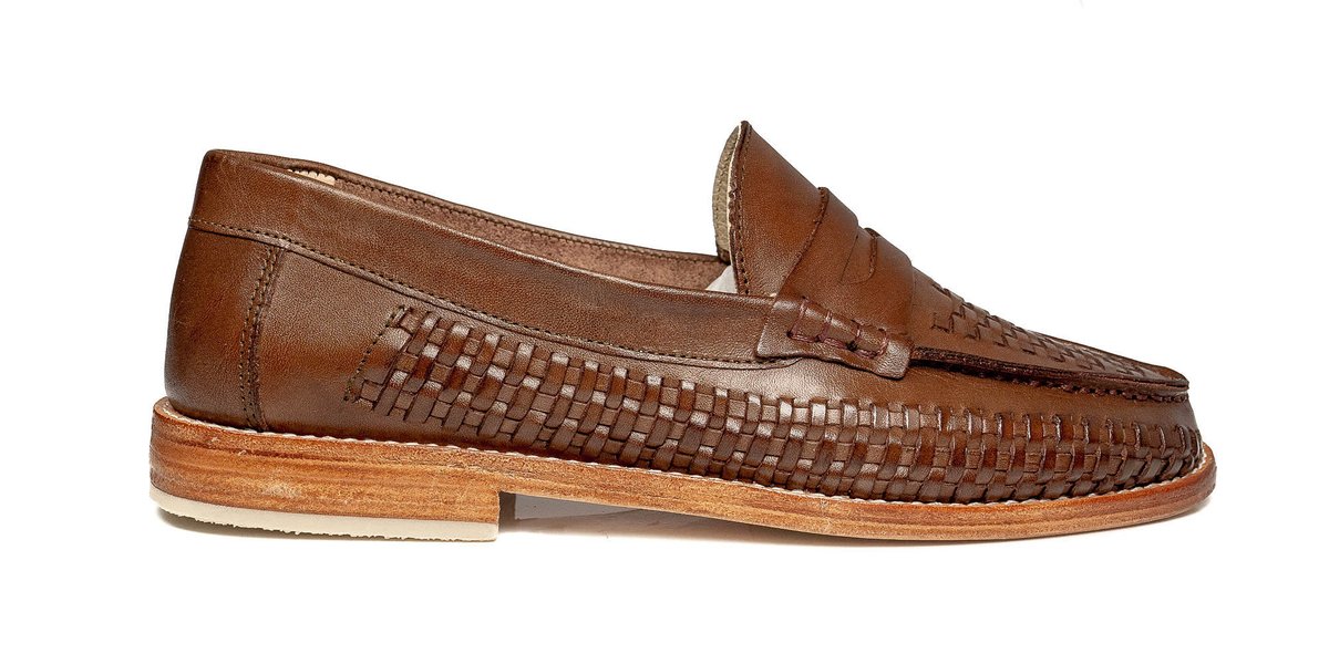 Huaraches are traditionally made by weaving strips of leather and our new vegetable-tanned shoe collection utilises woven leather highlights throughout. We are looking forward to sharing our new products, and the processes behind them, with you over the coming weeks.⁠ #huaraches