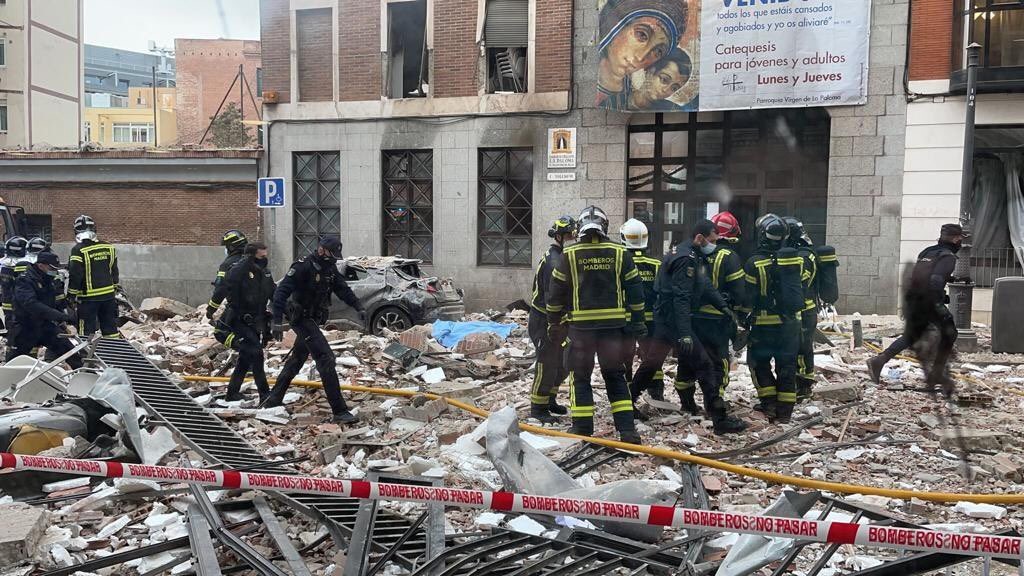 Jose Javier c.g. (@jojarierucho) on Twitter photo <a href="/SUMMA112madrid/">SUMMA112</a>
<a href="/BomberosMadrid/">Bomberos De Madrid</a>
<a href="/policia/">Policía Nacional</a>
<a href="/policiademadrid/">Policía Municipal de Madrid</a>
Una vez más, enorme dispositivo con motivo de la tragedia de la calle Toledo ayer.
Enhorabuena a todos.
Una vez más, los primeros en socorrer y los últimos en marcharse.
GRACIAS A TODOS. <a href="/SUMMA112madrid/">SUMMA112</a>
<a href="/BomberosMadrid/">Bomberos De Madrid</a>
<a href="/policia/">Policía Nacional</a>
<a href="/policiademadrid/">Policía Municipal de Madrid</a>
Una vez más, enorme dispositivo con motivo de la tragedia de la calle Toledo ayer.
Enhorabuena a todos.
Una vez más, los primeros en socorrer y los últimos en marcharse.
GRACIAS A TODOS.