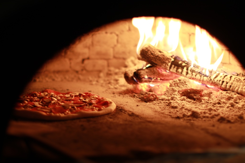 infotepoz's tweet photo. En tu visita al pueblo mágico de #Tepoztlán no debes olvidar visitar #Tepozteca Cocina a La Leña alli vas a poder encontrar platillos como Pizza, calzones, ensaladas, papas al horno que esta super ricas... te van a encantar!!🧡💛💙💜💚😍
#tepoztlanpueblomagico #viajaseguro https://t.co/AmO6o30jBS