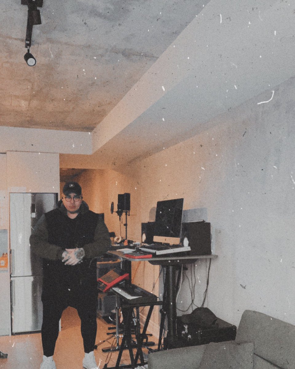 enterwolfsaga's tweet photo. New spot is setup! Letโs get this work.
#music #production #artist #songwriting #wolfsaga https://t.co/hT2SNQxh3n