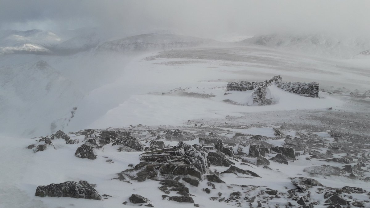 LakesWeather's tweet photo. Classic conditions for avalanche development- Snow being scoured from the #Helvellyn plateau & being laid down as soft #windslab overlying refrozen neve on E facing aspects above 700m! #summitsafely https://t.co/1a3F9KihIY