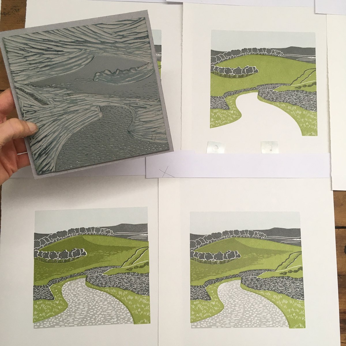 A new colourway of #Ribblesdale. The view is of the path down into Horton in Ribblesdale, having walked down from Pen-y-Ghent, past Hull Pot.
ow.ly/k62650DeCNi

#Linocut #YorkshireDales #OutdoorsIndoors #GetOutside
#OriginalArt #printmaking  #Yorkshire3Peaks