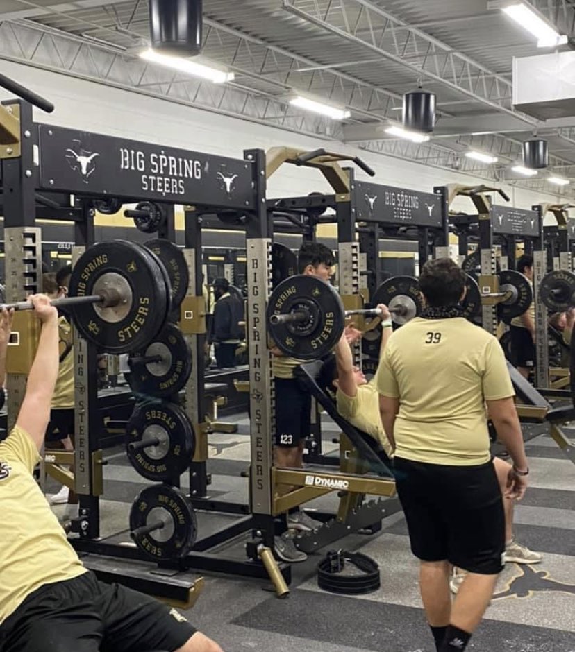 coachcannonbhs's tweet photo. 1st period athletics getting after it this morning!!! The new normal is here!! College Recruiters, y’all are missing out on some special young men if you don’t come see us!!! @UTPBFootball @AngeloState ....It’s not that far of a drive!!! #thespring #letsroll #doorisopen https://t.co/ubDLqADFOd