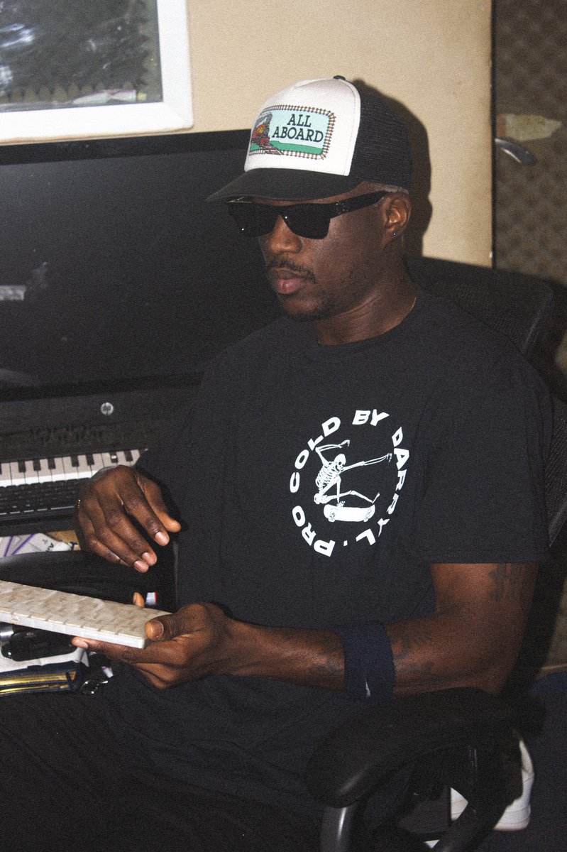 1RealJoeyB's tweet photo. proCOLD SKATER MERCH AVAILABLE FOR PURCHASE NOW. PLEASE DM @DARRYLAPPAREL ❄️🥶🛹 https://t.co/byEGukerWd