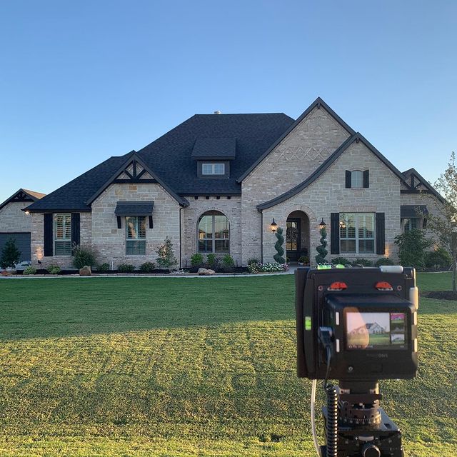 HolgerObenaus's tweet photo. Holger is coming back to Dallas for another round of dynamic shoots at the beginning of February. Need some amazing photography to showcase your newest work in D-FW and build your 2021 portfolio? Book Now 
https://t.co/yCRz5uPzxt https://t.co/YwA9K4Tu6B