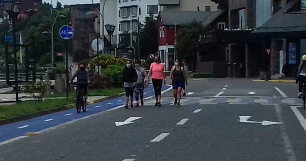 elrepuertero's tweet photo. Costanera de Puerto Varas se mantendrá cerrada en las mañanas para priorizar actividades deportivas https://t.co/JQ8atqiNI1 https://t.co/tpEBkL5EgW
