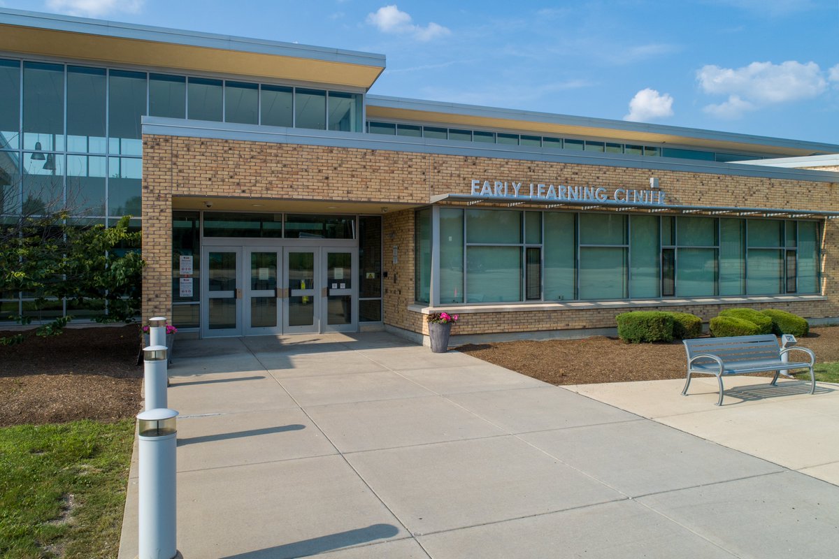 #JOBOPPORTUNITY: The Barrington Early Learning Center is looking for a special education teacher! #BSD220 #EarlyChildhood 

CLICK HERE TO APPLY: bit.ly/2NteuLr