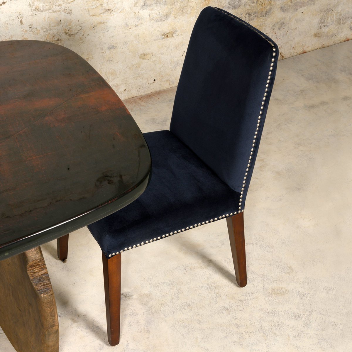 _artcollection_'s tweet photo. With an inlay of beaded sense, Abyss chair is an abode to the everlasting style of transitional furniture equating to a timeless design featuring straight lines and rounded profiles.

In frame- Abyss
Designed by @_artcollection_ 

#design #chair #furnituredesign #contemporary https://t.co/zrzHd2gp9L