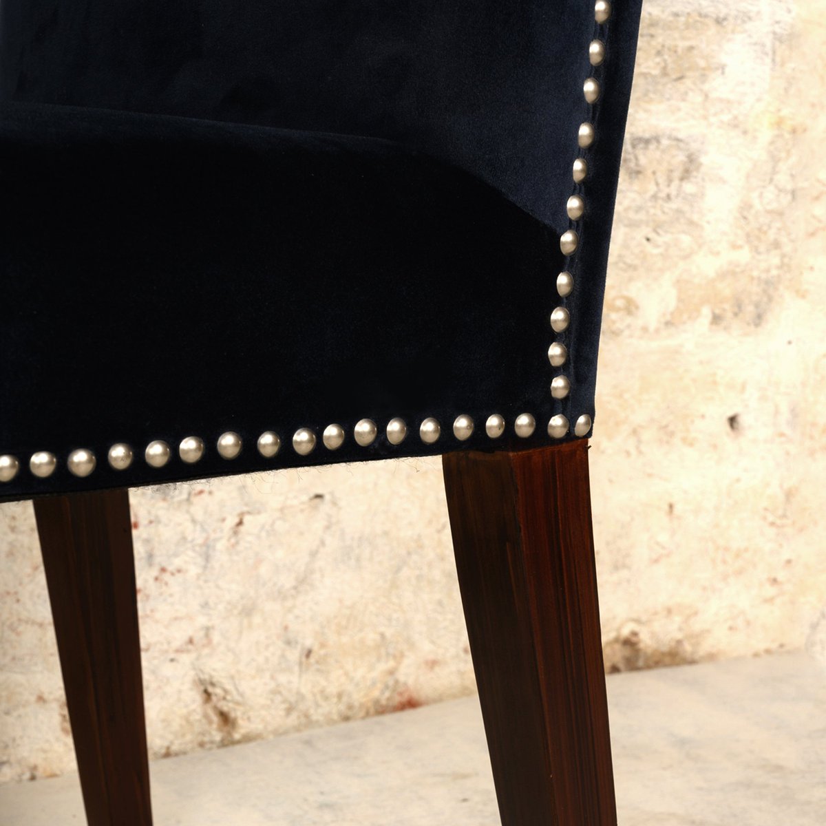 _artcollection_'s tweet photo. With an inlay of beaded sense, Abyss chair is an abode to the everlasting style of transitional furniture equating to a timeless design featuring straight lines and rounded profiles.

In frame- Abyss
Designed by @_artcollection_ 

#design #chair #furnituredesign #contemporary https://t.co/zrzHd2gp9L