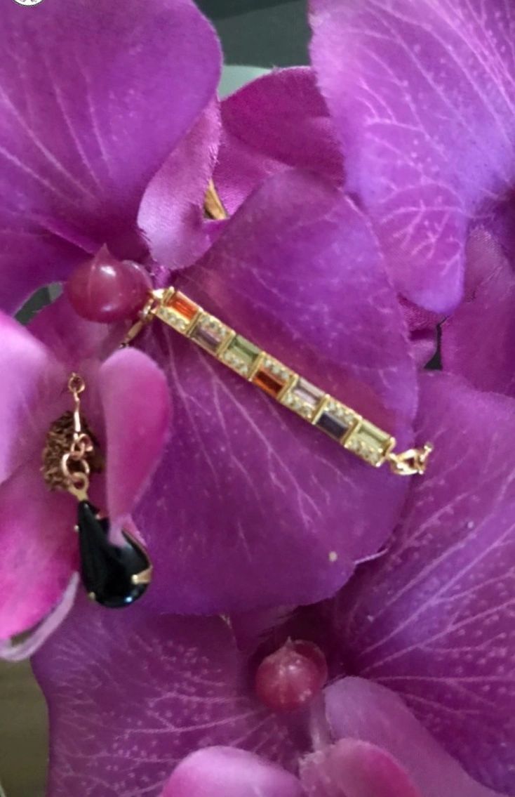 Selmaannette's tweet photo. Multi gems 3 sided choker full of gems with a onyx link charm
Sale price: $29.00
https://t.co/LC5HpG98dc

https://t.co/b0awQJyZ2L https://t.co/jwRPgUXYxl