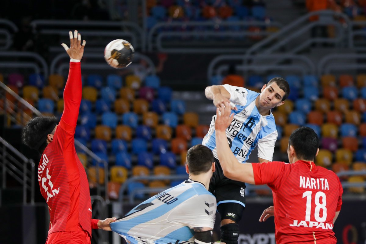 MUNDIAL 2021 | Cuidado @JHA_handball que viene la 💣 de @chinosimonet para #LosGladiadores que ganan 26:22 a 4´ del cierre.
#VamosArgentina #Egypt2021
📷 VIVO: @canaldeportv / @DIRECTVSports
📷 IHF https://t.co/uBGXaj8yK5