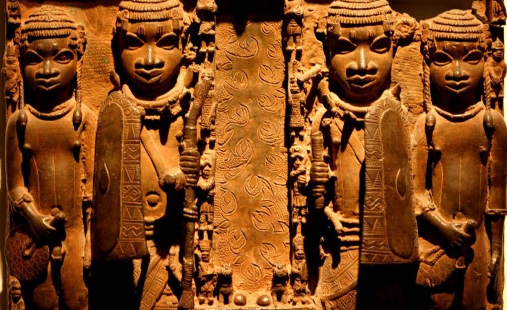Africaglobalnew's tweet photo. Momentum Builds for #AfricanArtefacts to Return Home: #French authorities have said it will return 26 artworks looted from #Benin during the #colonialera. The pieces are at the #QuaiBranly museum in Paris. 

#AfricanHistory #Africanews #africaglobalnews https://t.co/IdDY5xcXpI https://t.co/OrHB8vy7jk