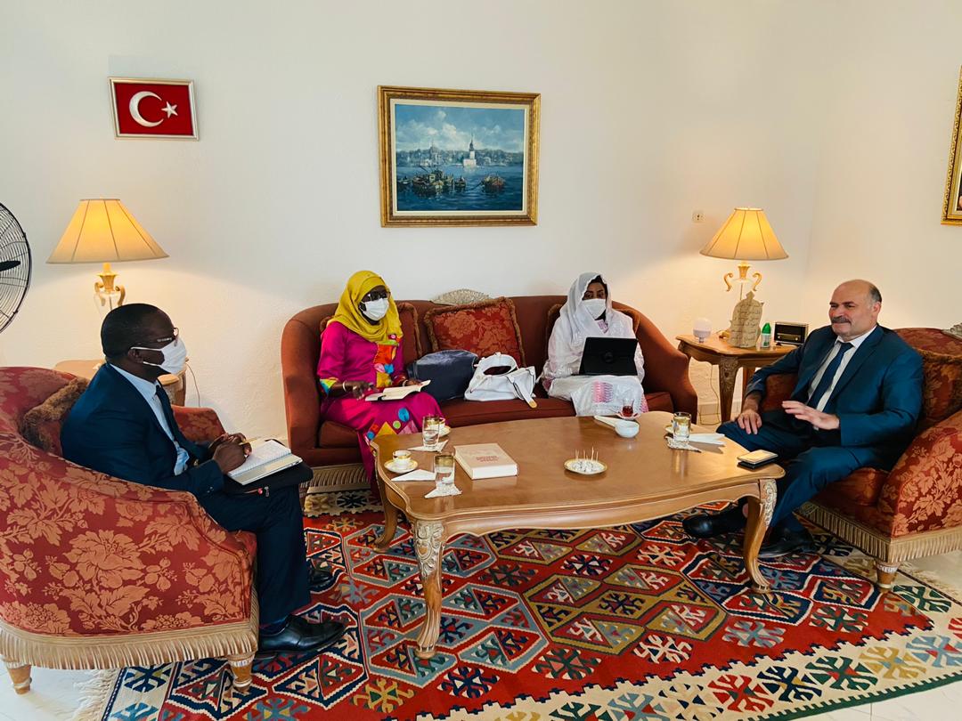 case_toutpetit's tweet photo. Maïmouna Cissokho KHOUMA a rencontré ce jeudi, S.E.M. Ahmet KAVAS, Ambassadeur de Turquie. Les axes de partenariat entre l'ANPECTP et la Turquie pour la prise en charge de la petite enfance au Sénégal, ont été évoqués.@Maimounacissok2 @NdourSantos @MFFG_SN @Macky_Sall @kebetu https://t.co/pYS9wUut2w