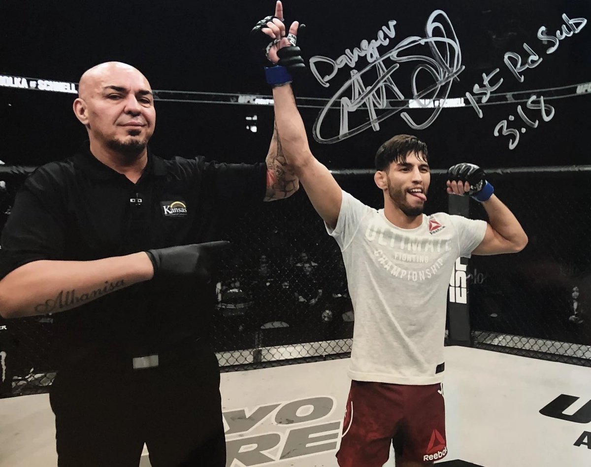 mmasignatures's tweet photo. HUGE CONGRATS to THE baddest cat dad around with a beastly performance this past weekend @DANGER_Caged 👊 #mattschnell #dangerthings #danger #ufc #mma #mmaautographs https://t.co/rtwbKuGwCt
